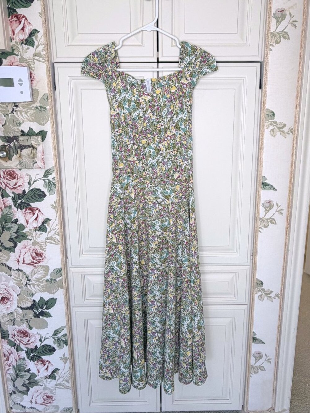 Vintage-Inspired Floral Maxi Dress Small